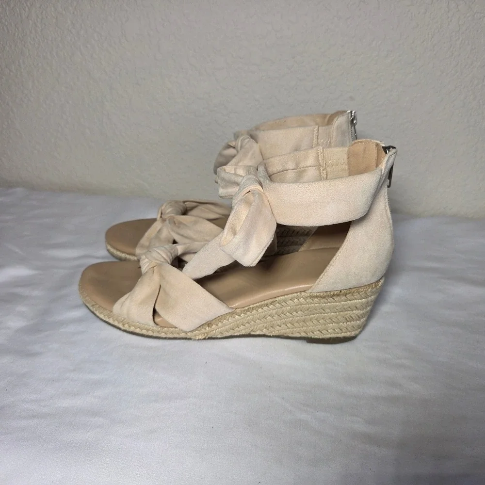 Womens Beige Faux Suede Espadrille Wedge Sandals Bow Ankle Strap Size 7.5